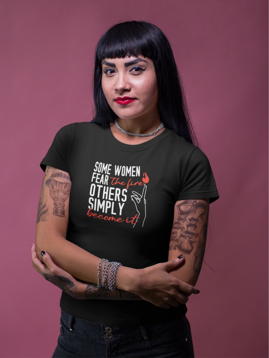 nekatere_zenske_se_bojijo_ognja-druge_enostavno_postanejo_ogenj-crna-model