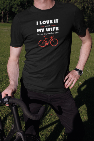 i_love_it_when_my_wife_lets_me_buy_another_bike-model-crna_majica
